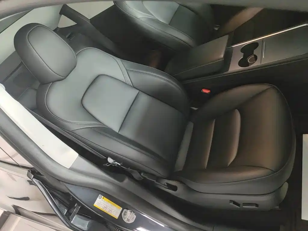 Tesla Model Y — миниатюра 25