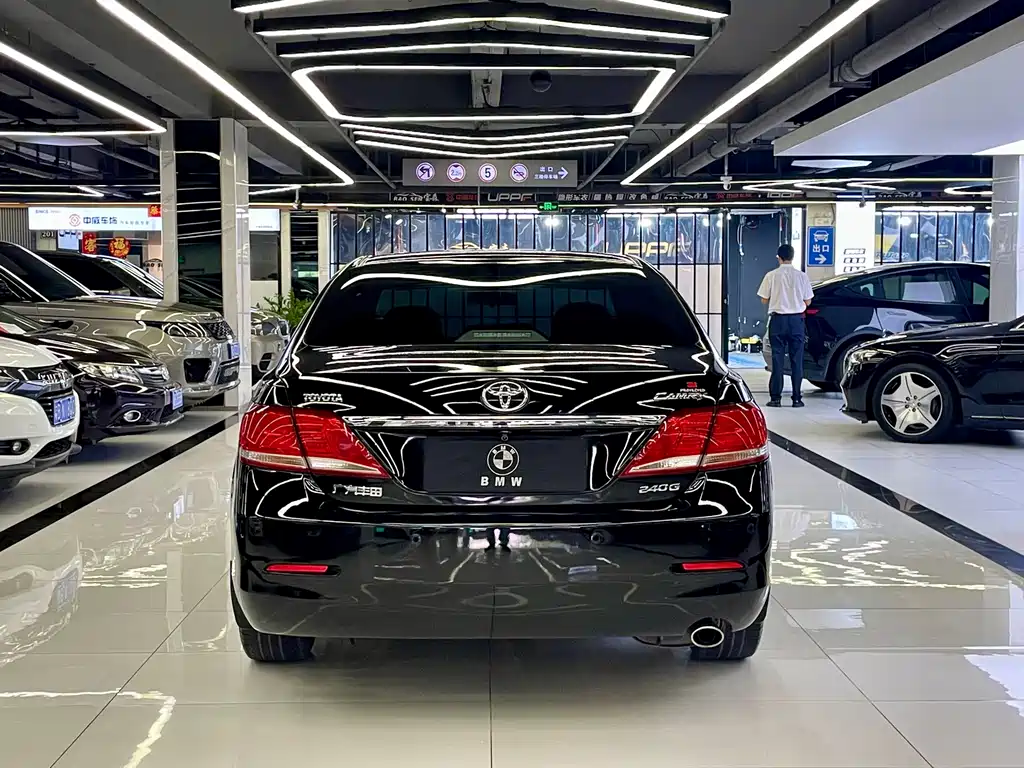 Toyota Camry — миниатюра 12