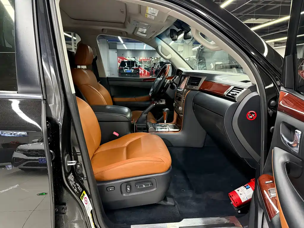 Lexus LX — миниатюра 9