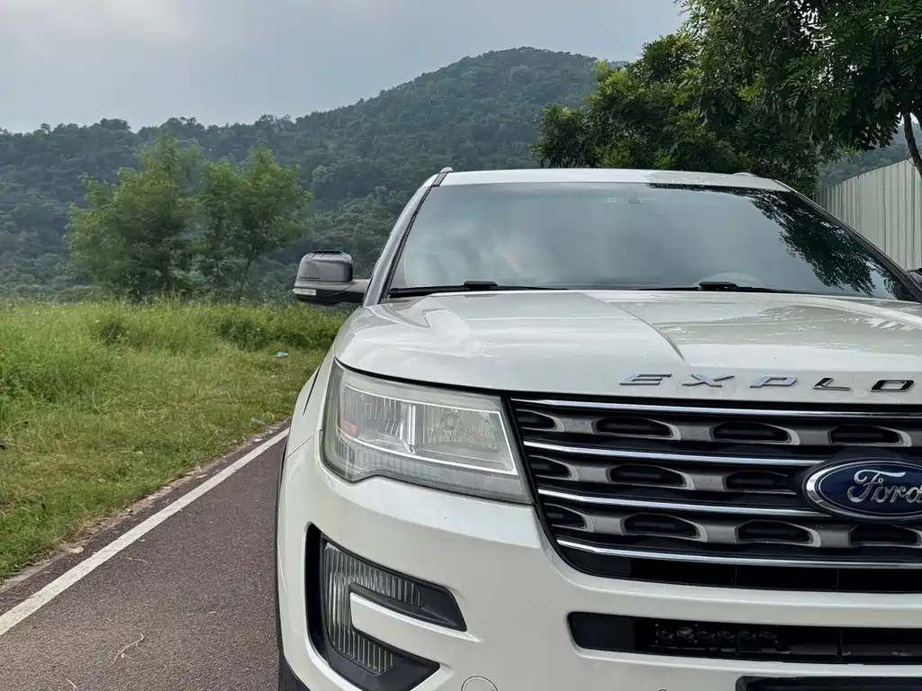 Ford Explorer (Import) — миниатюра 4