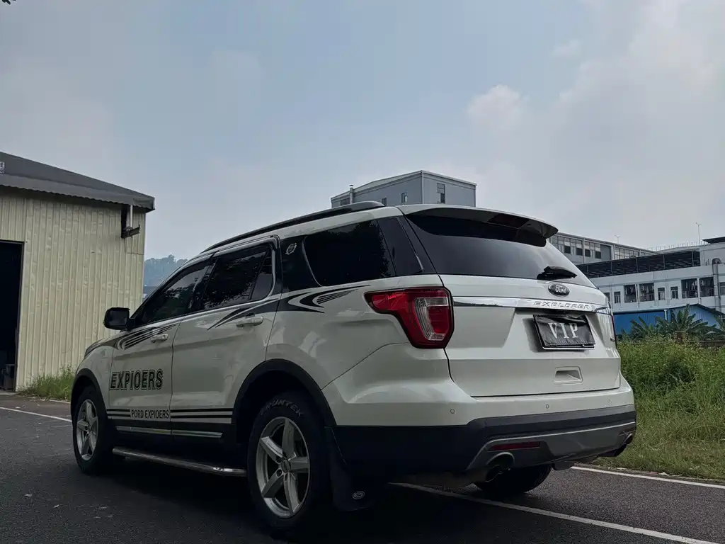 Ford Explorer (Import) — миниатюра 8