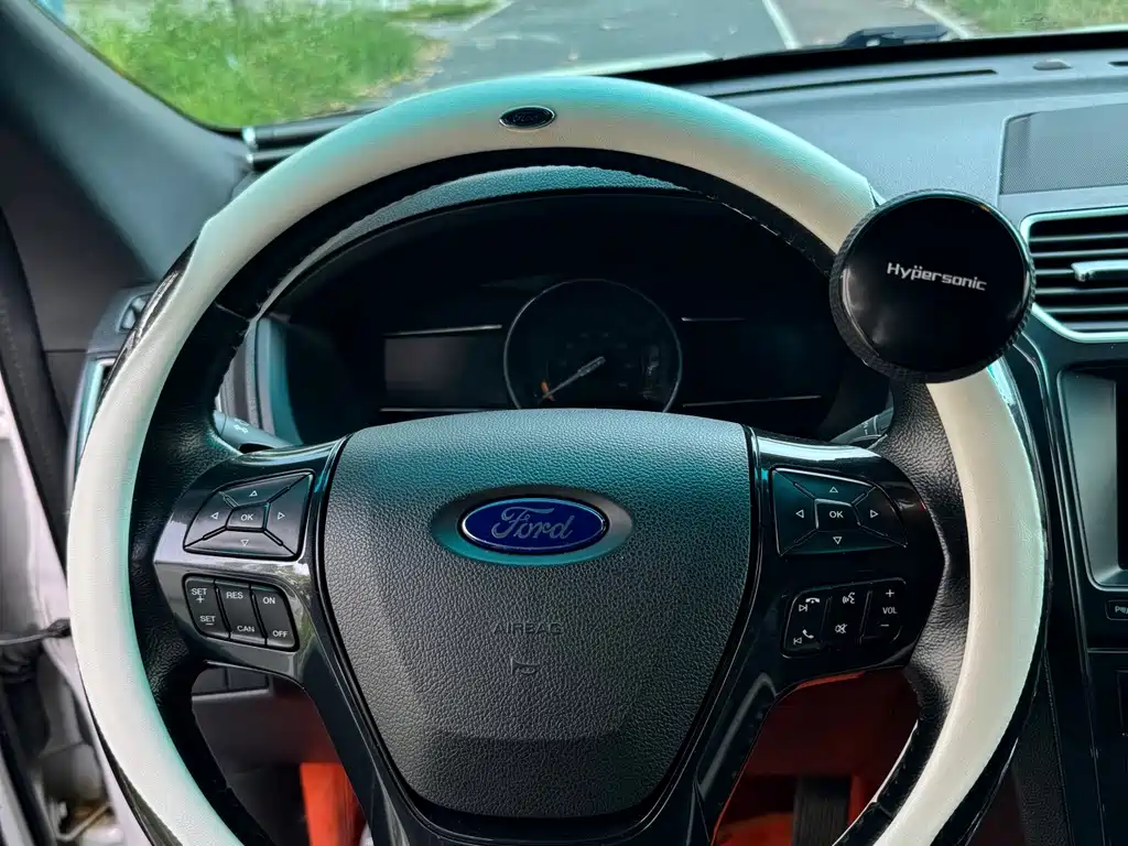 Ford Explorer (Import) — миниатюра 20