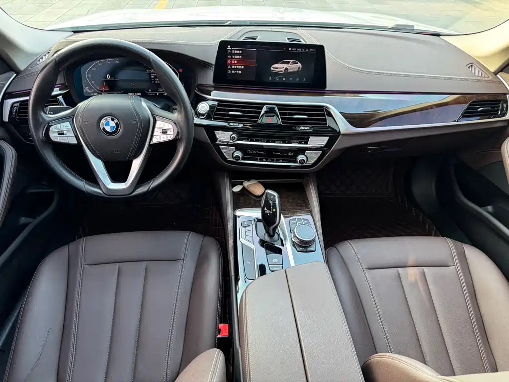 BMW 5 Series — миниатюра 13