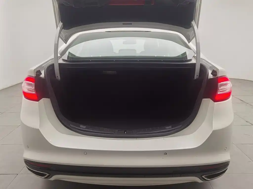 Ford Mondeo — миниатюра 16