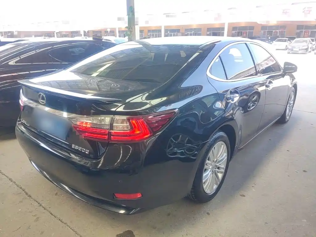 Lexus ES — миниатюра 7