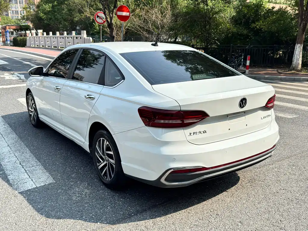 Volkswagen Lavida — миниатюра 6