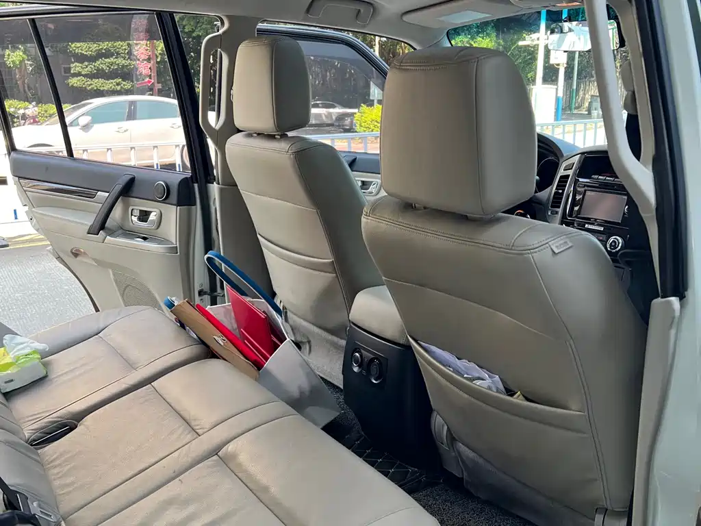 Mitsubishi Pajero (Import) — миниатюра 10