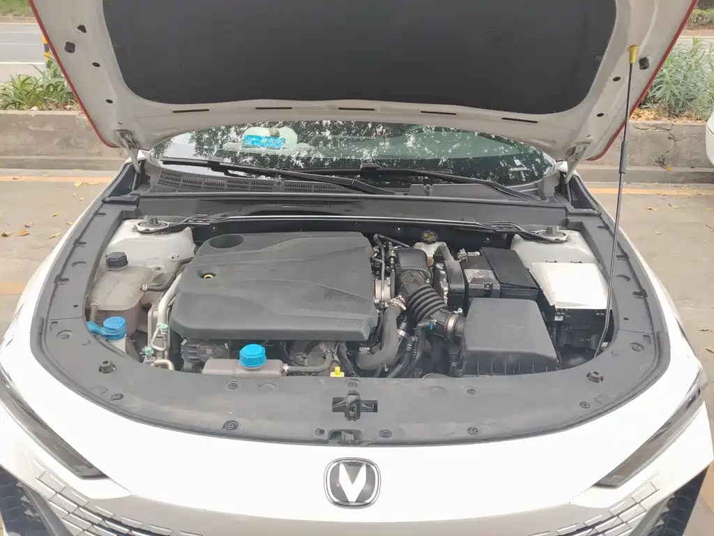 Changan UNI-V 2023 1.5T Luxury