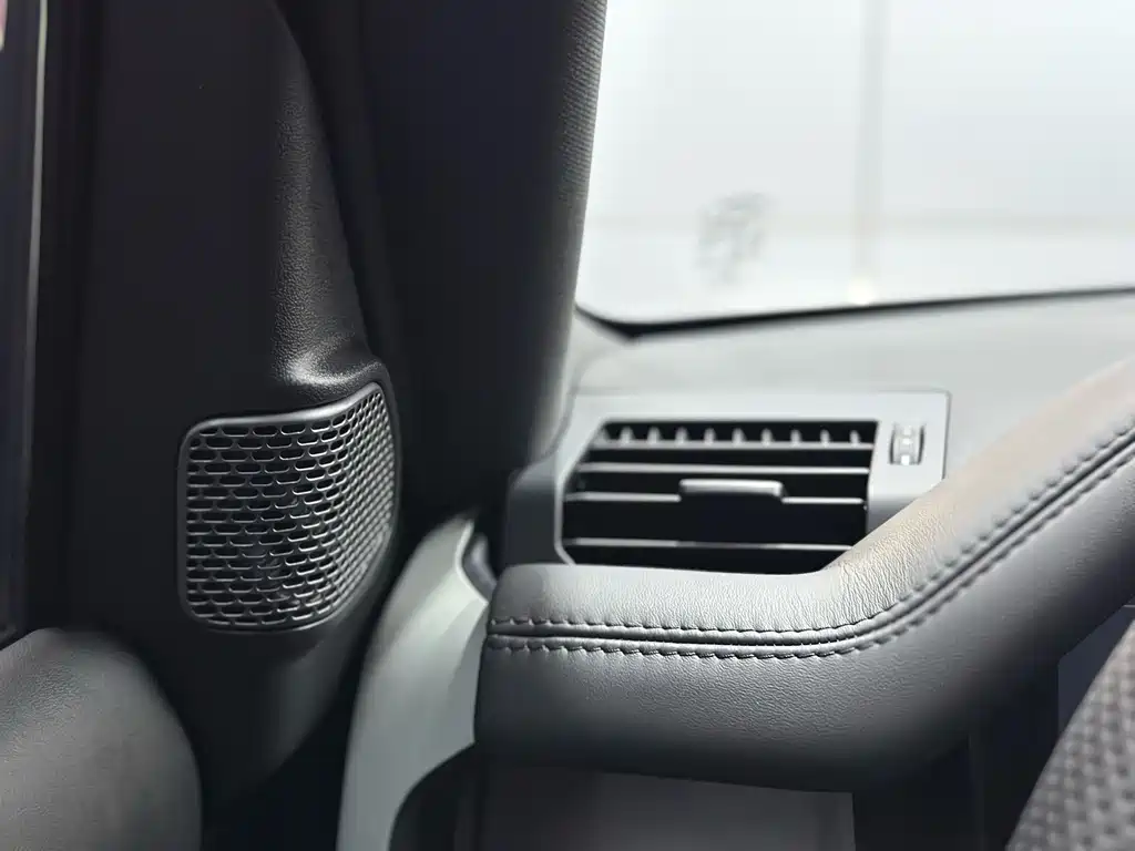 Land Rover Defender — миниатюра 13