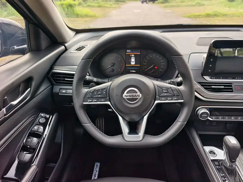 Nissan Teana — миниатюра 7
