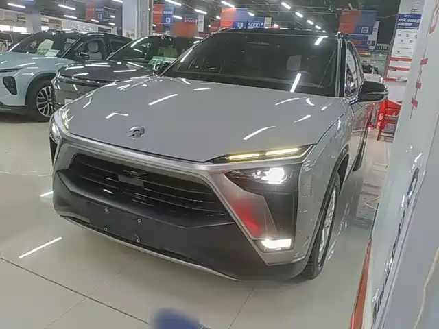 NIO ES8