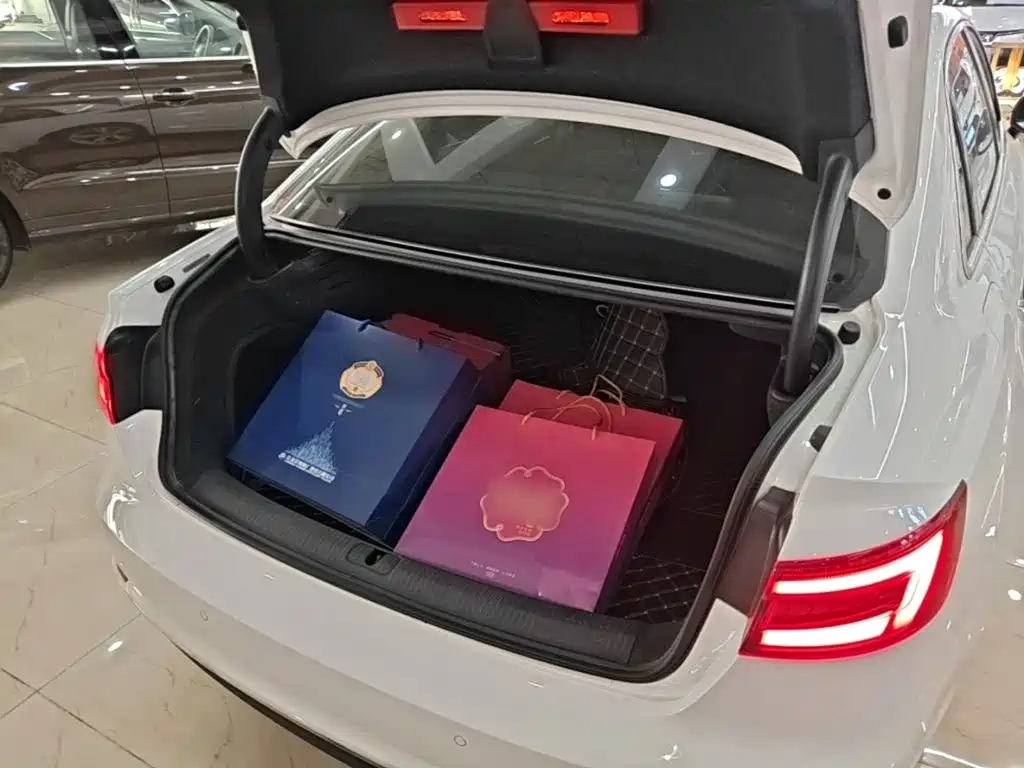 Audi A4L — миниатюра 19