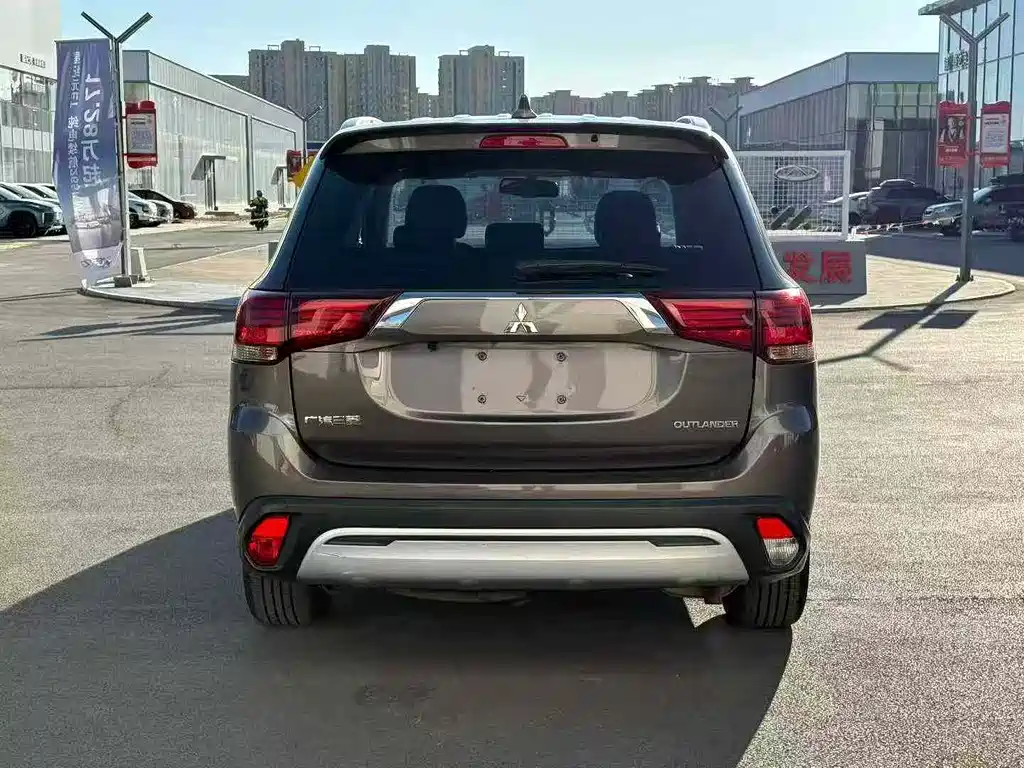 MITSUBISHI OUTLANDER