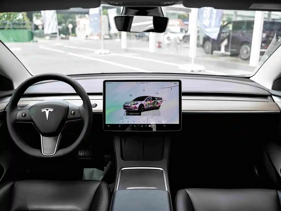 Tesla Model 3 — миниатюра 17