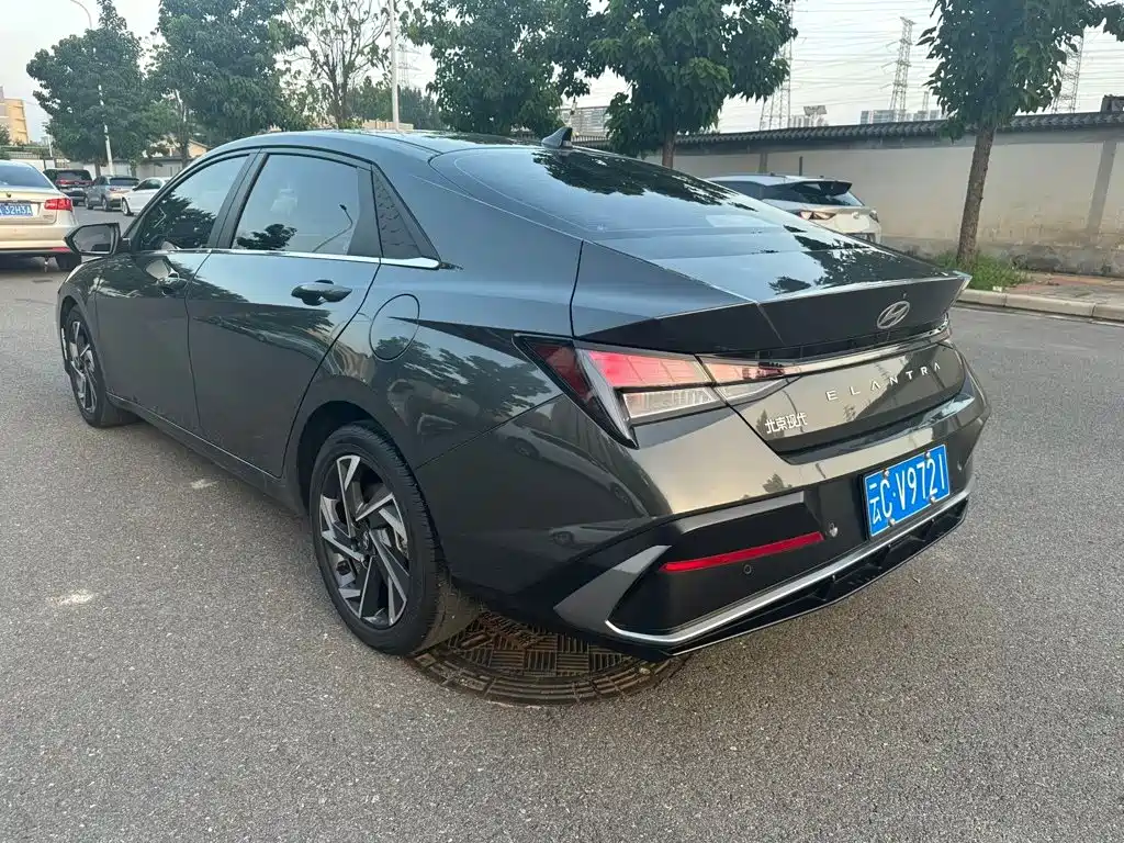 Hyundai Elantra — миниатюра 12