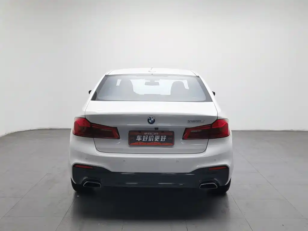 BMW 5 Series — миниатюра 4