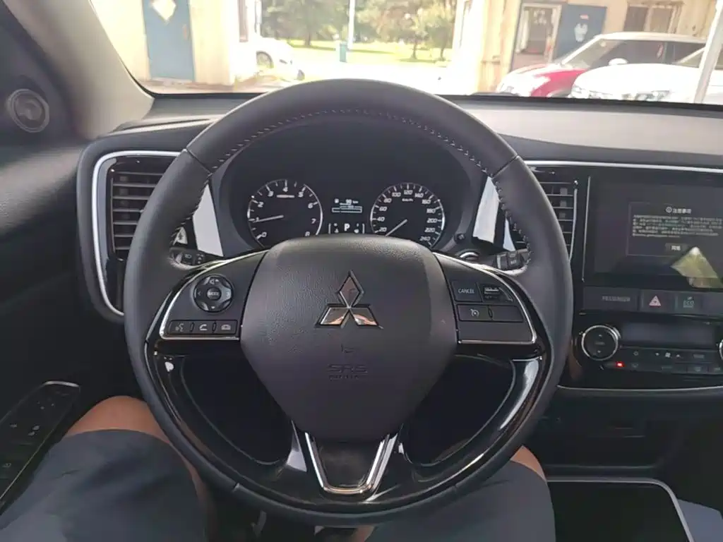 Mitsubishi Outlander — миниатюра 11