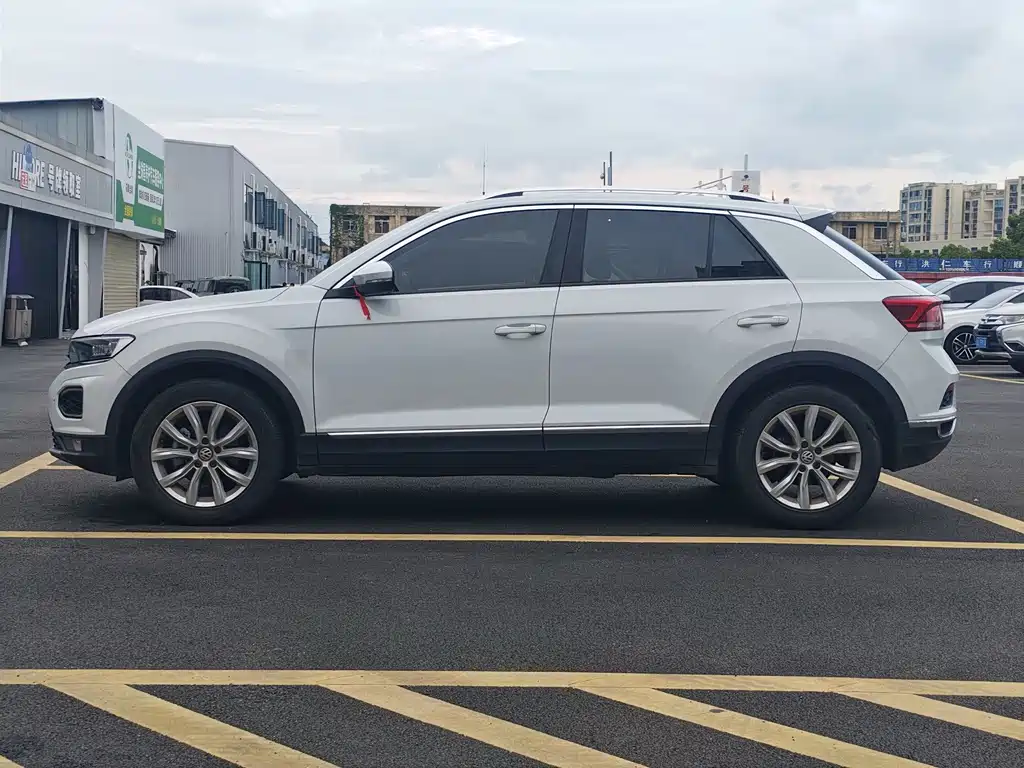Volkswagen T-Roc — миниатюра 10