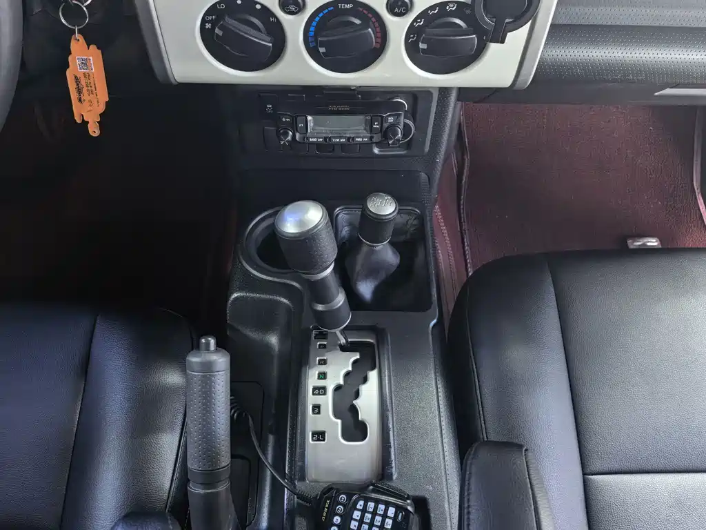 Toyota FJ Cruiser — миниатюра 8