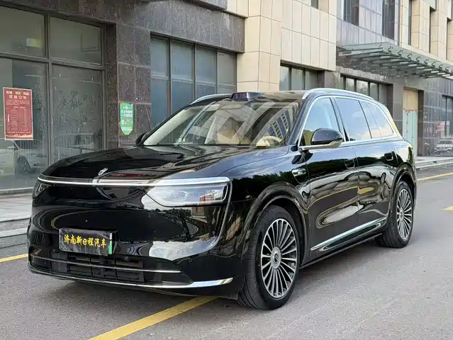 2025 Huawei M8