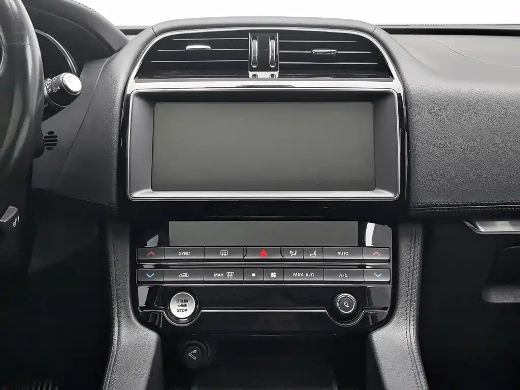 Jaguar F-PACE — миниатюра 12