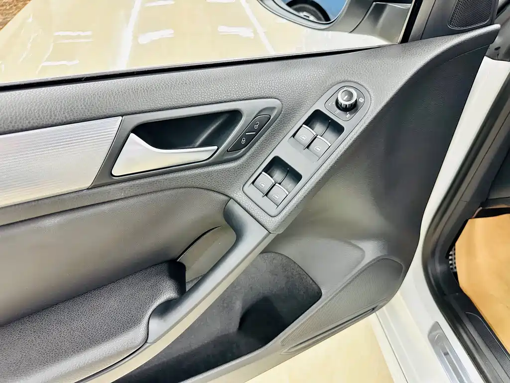 Volkswagen Golf (Import) — миниатюра 36