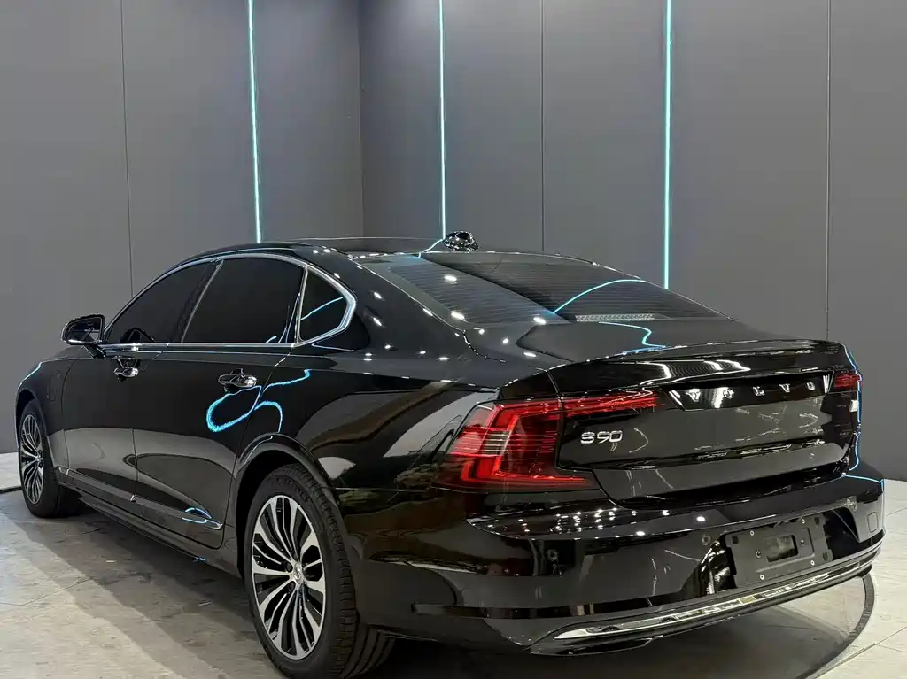 Volvo S90 PHEV — миниатюра 8