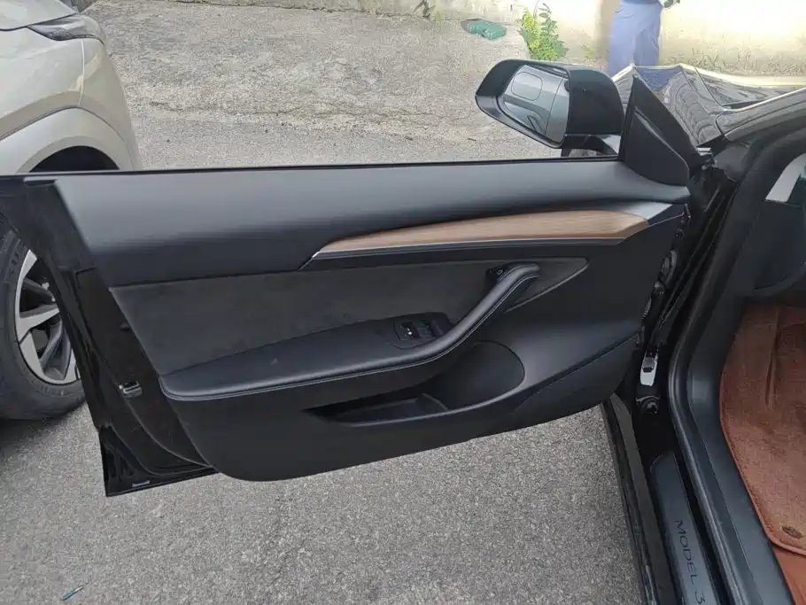 Tesla Model 3 — миниатюра 7
