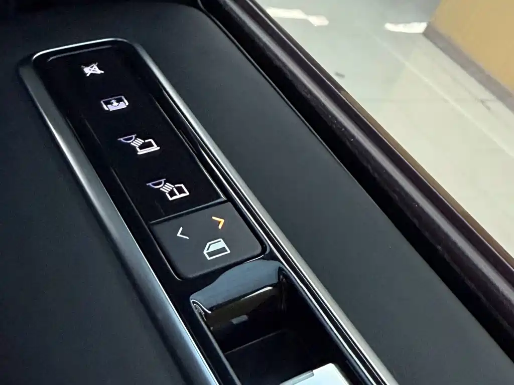 Land Rover Range Rover — миниатюра 17