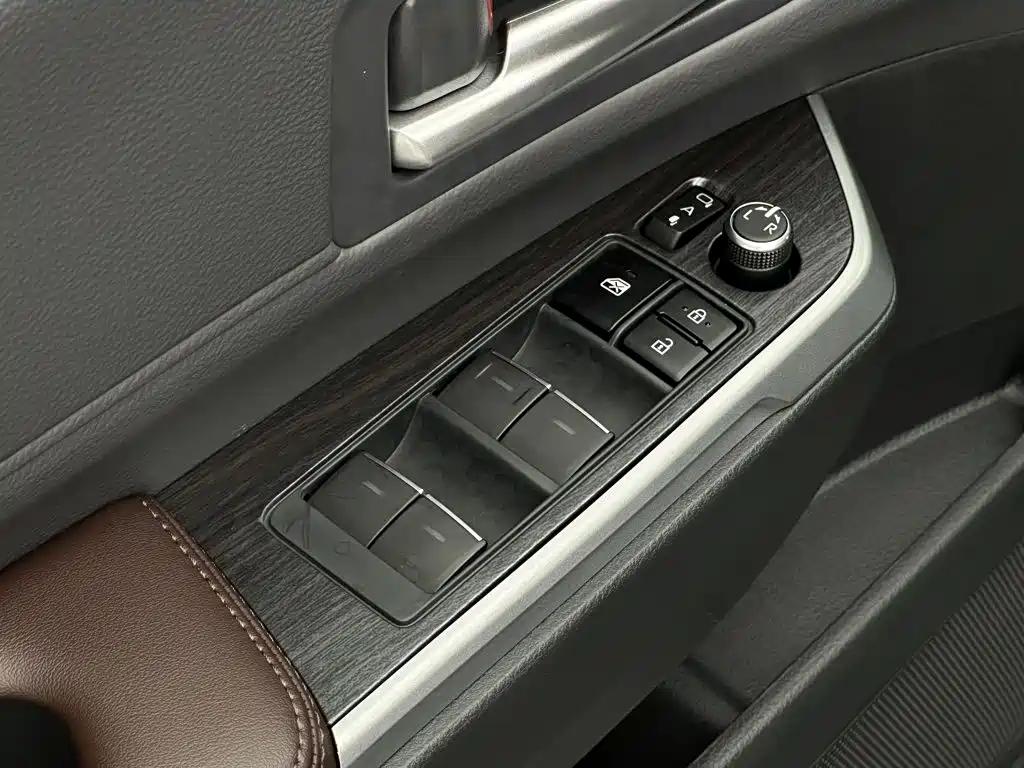 Toyota Granvia — миниатюра 24