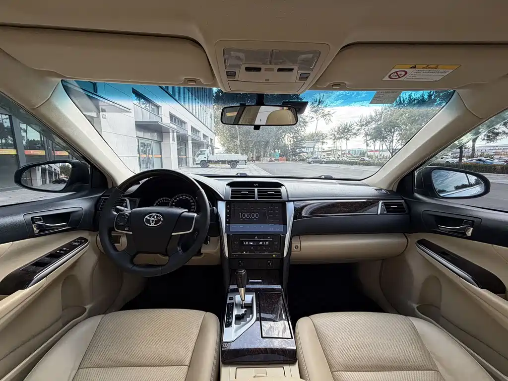 Toyota Camry — миниатюра 9