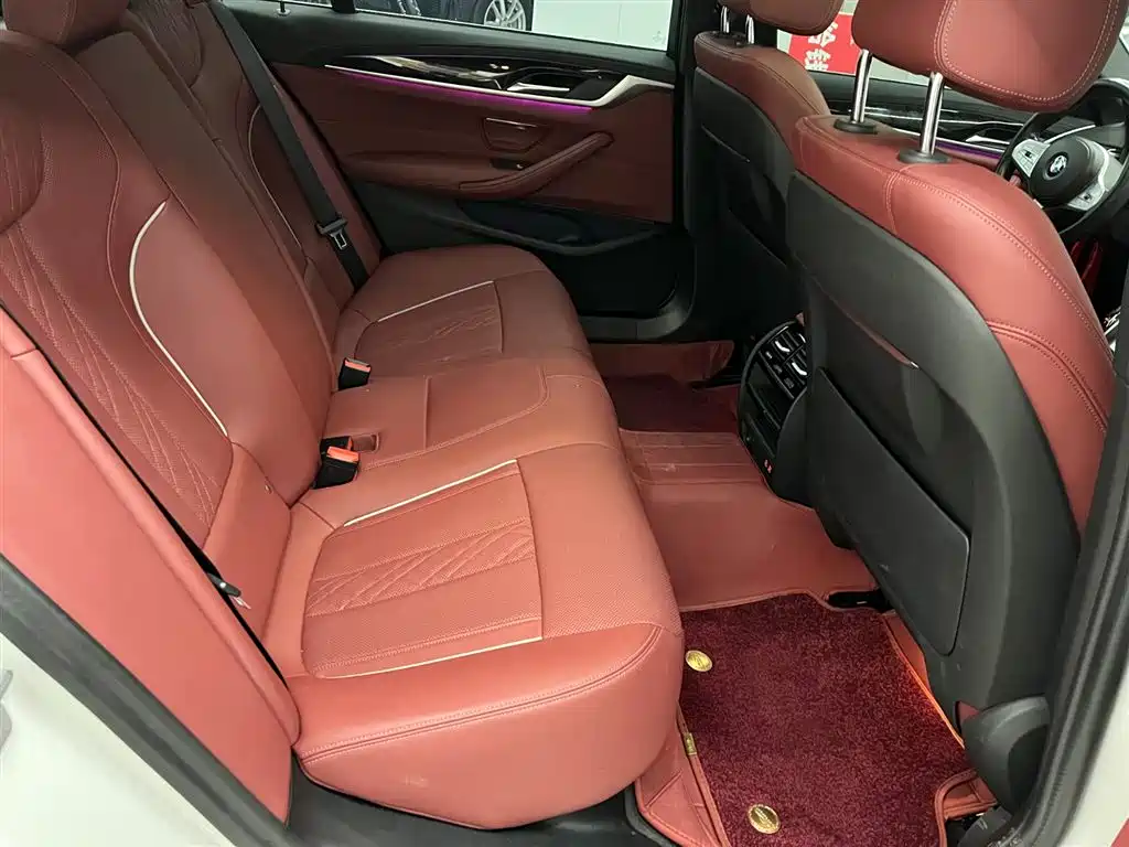 BMW 5 Series — миниатюра 15