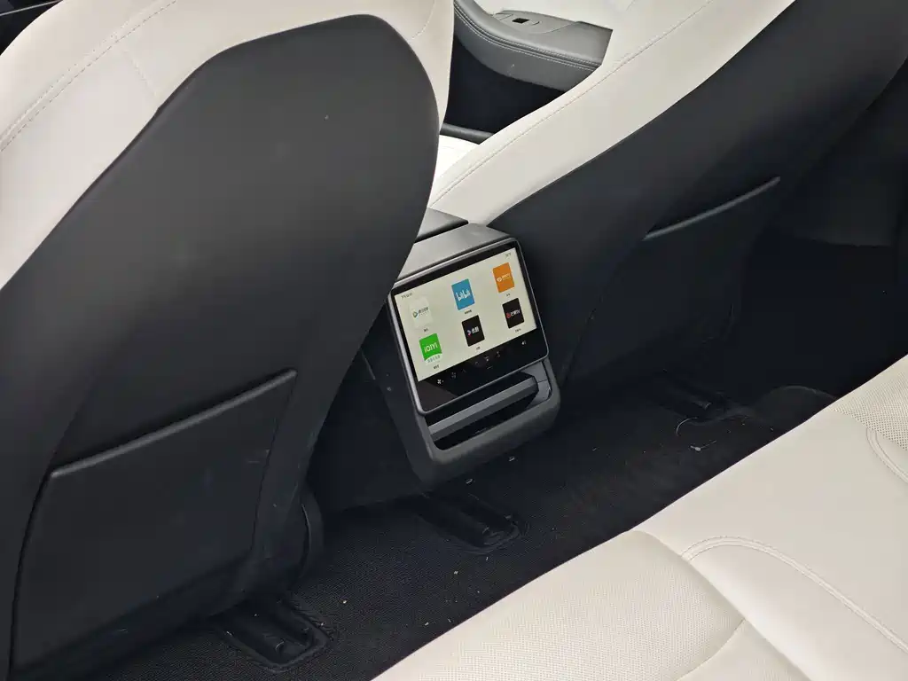 Tesla Model 3 — миниатюра 11