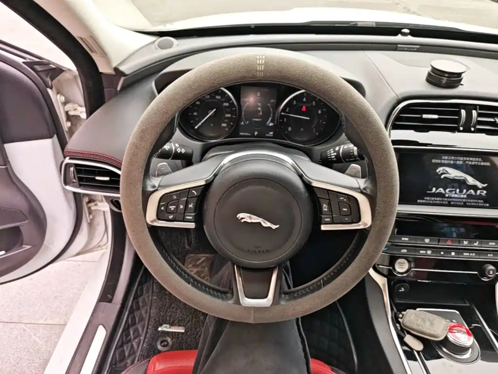 Jaguar XE — миниатюра 11