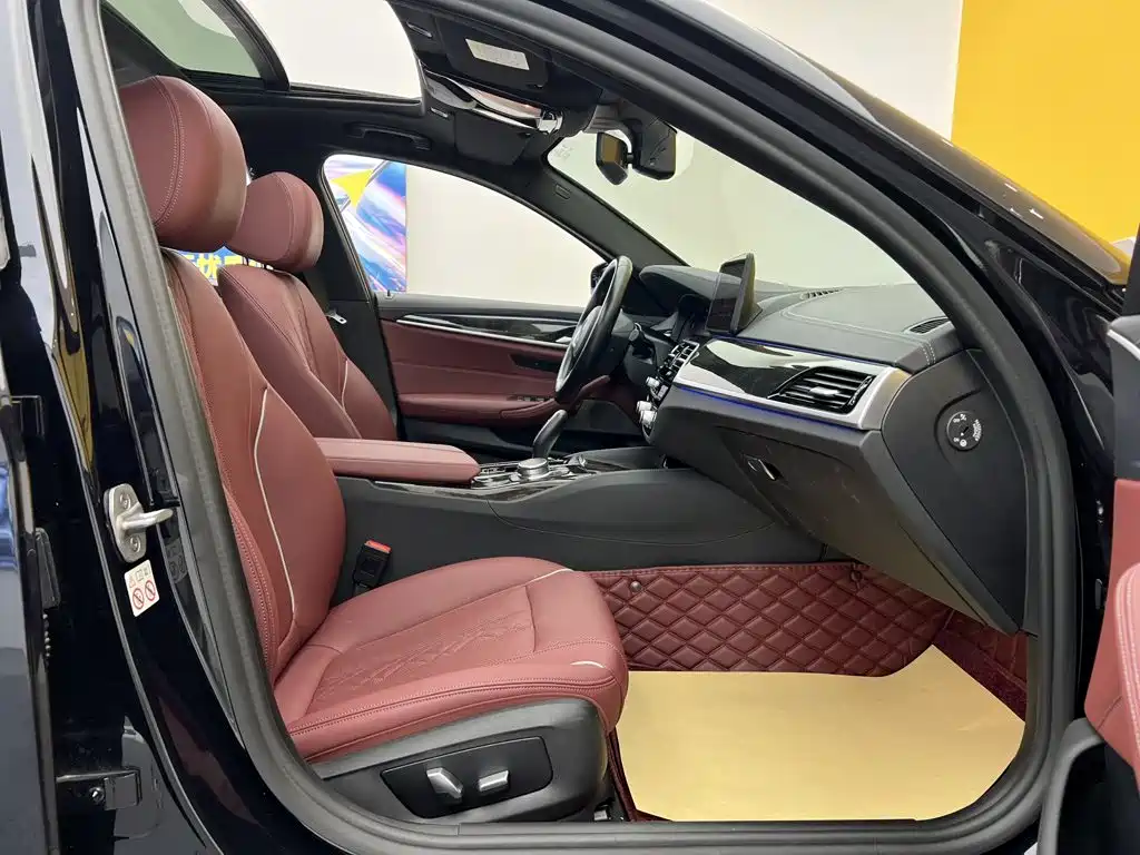 BMW 5 Series — миниатюра 11