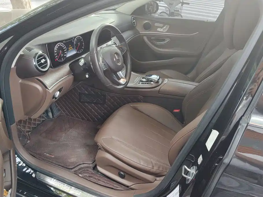 Mercedes-Benz E-Class — миниатюра 9
