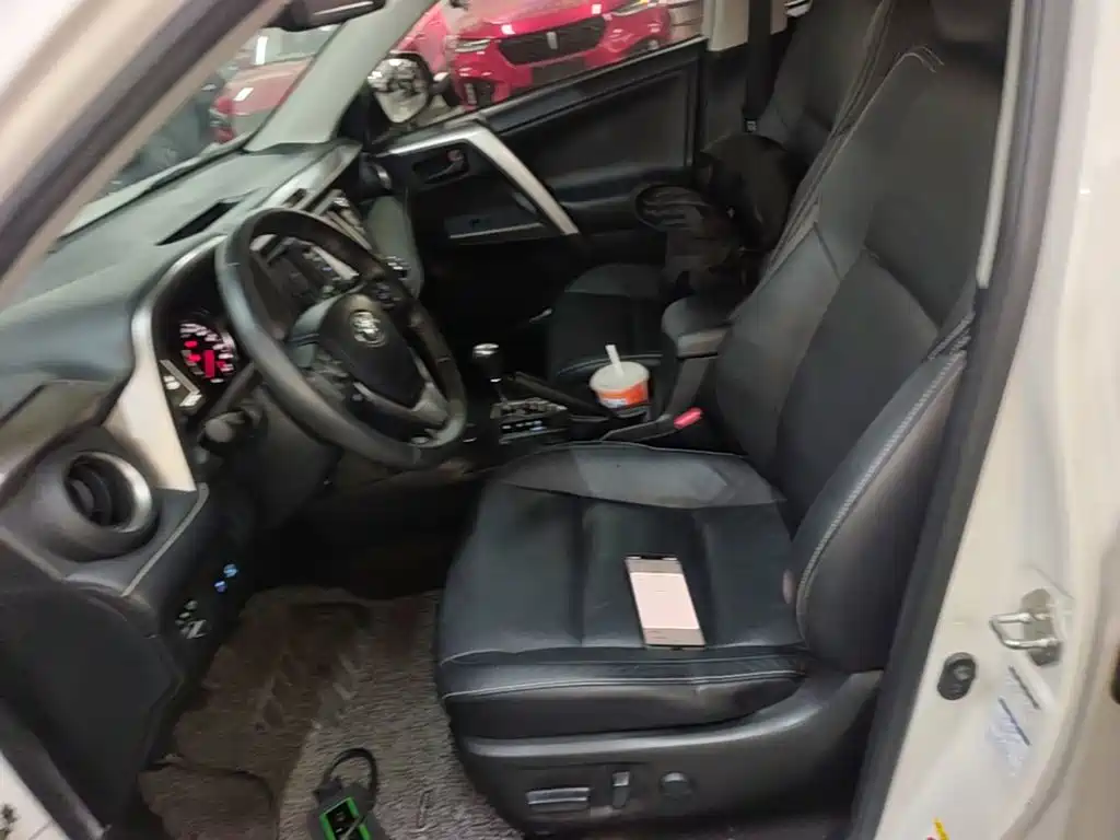 Toyota RAV4 — миниатюра 15