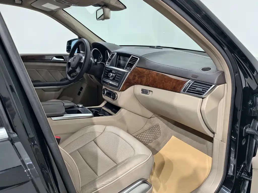 Mercedes-Benz GL-Class — миниатюра 10