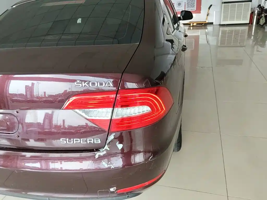 Skoda Superb — миниатюра 8