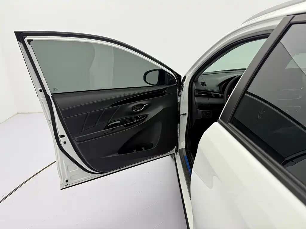 Toyota Yaris L — миниатюра 11