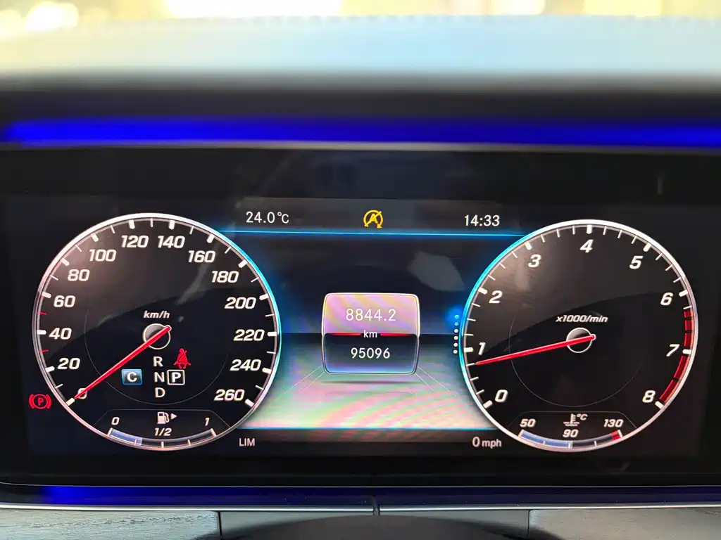 Mercedes-Benz E-Class — миниатюра 15
