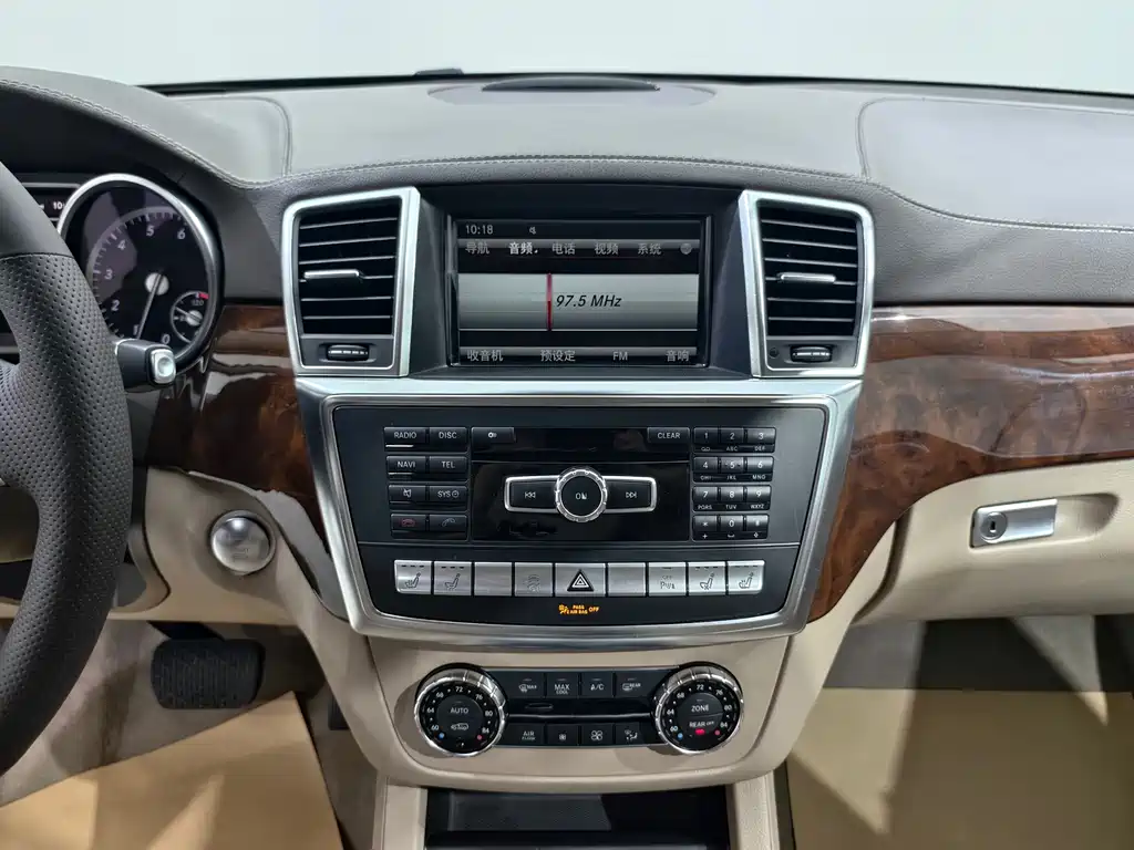 Mercedes-Benz GL-Class — миниатюра 7