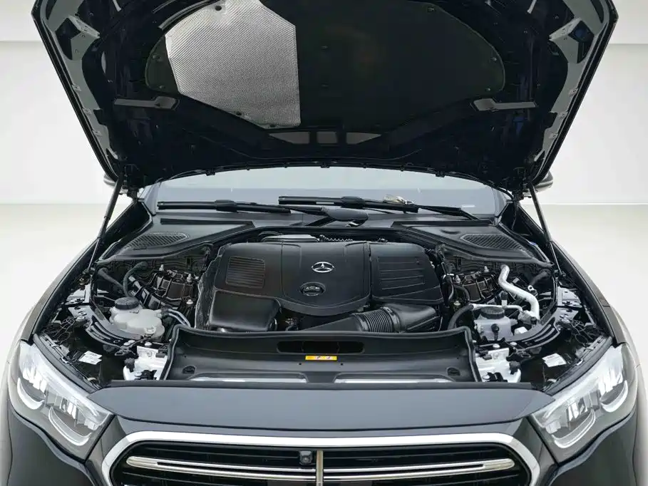 Mercedes-Benz E-Class — миниатюра 6