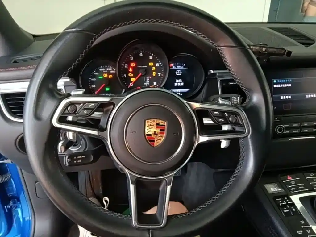 Porsche Macan — миниатюра 11
