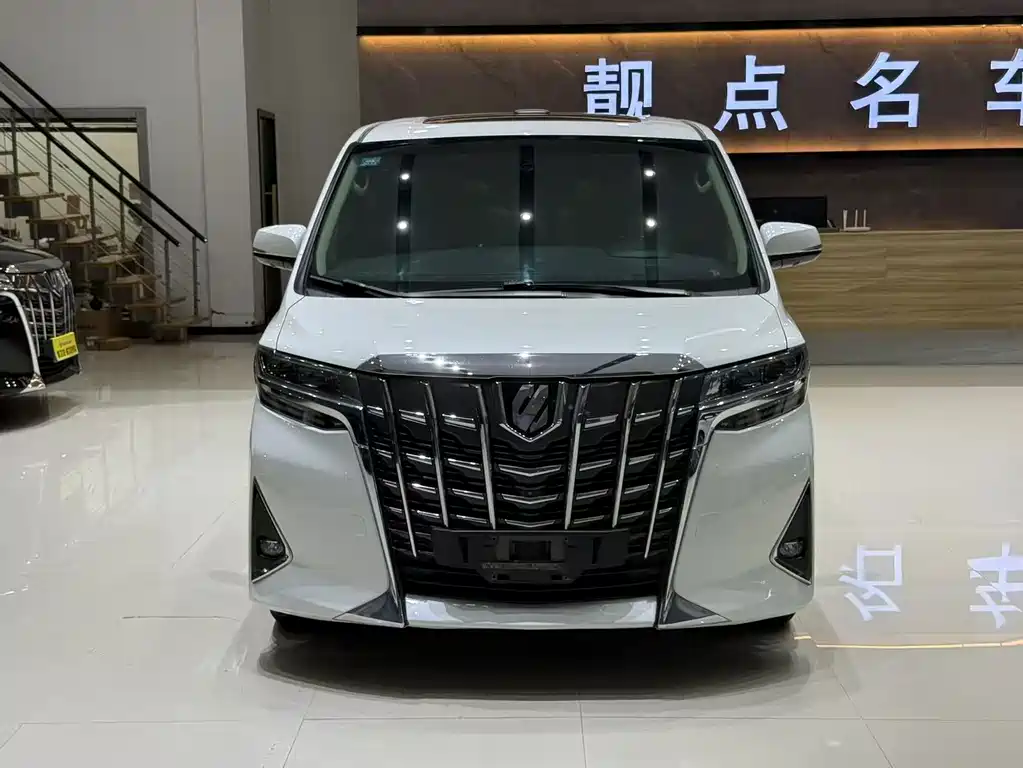Toyota Alphard — миниатюра 11