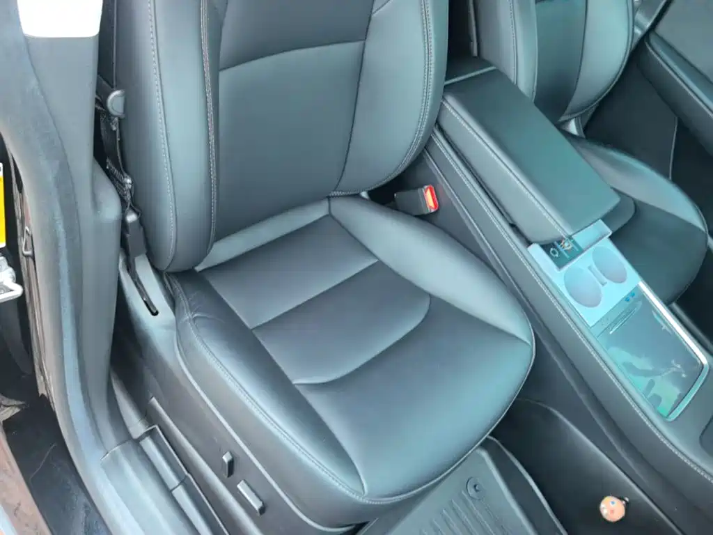 Tesla Model Y — миниатюра 25