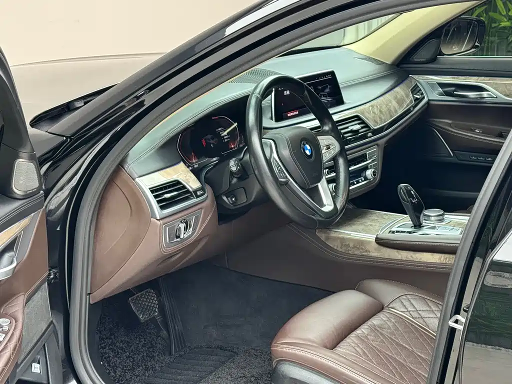 BMW 7 Series — миниатюра 3