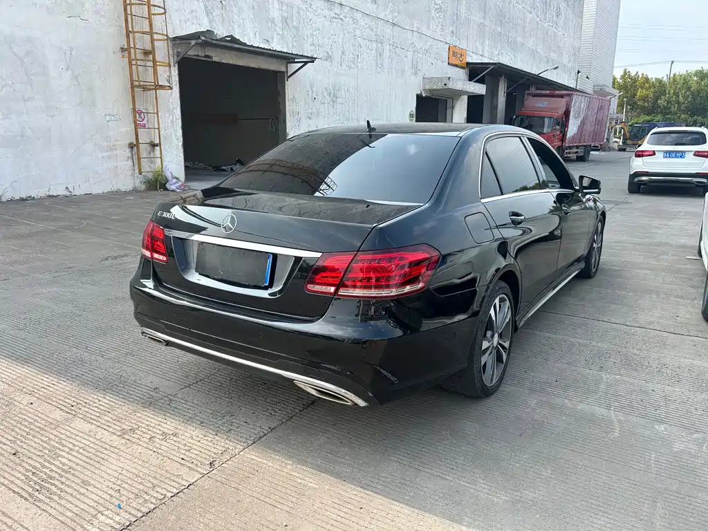 Mercedes-Benz E-Class — миниатюра 8