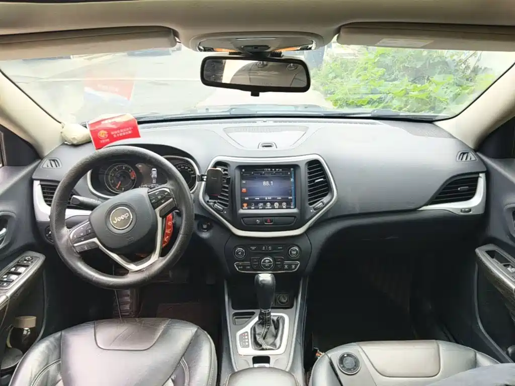 Jeep Cherokee — миниатюра 10