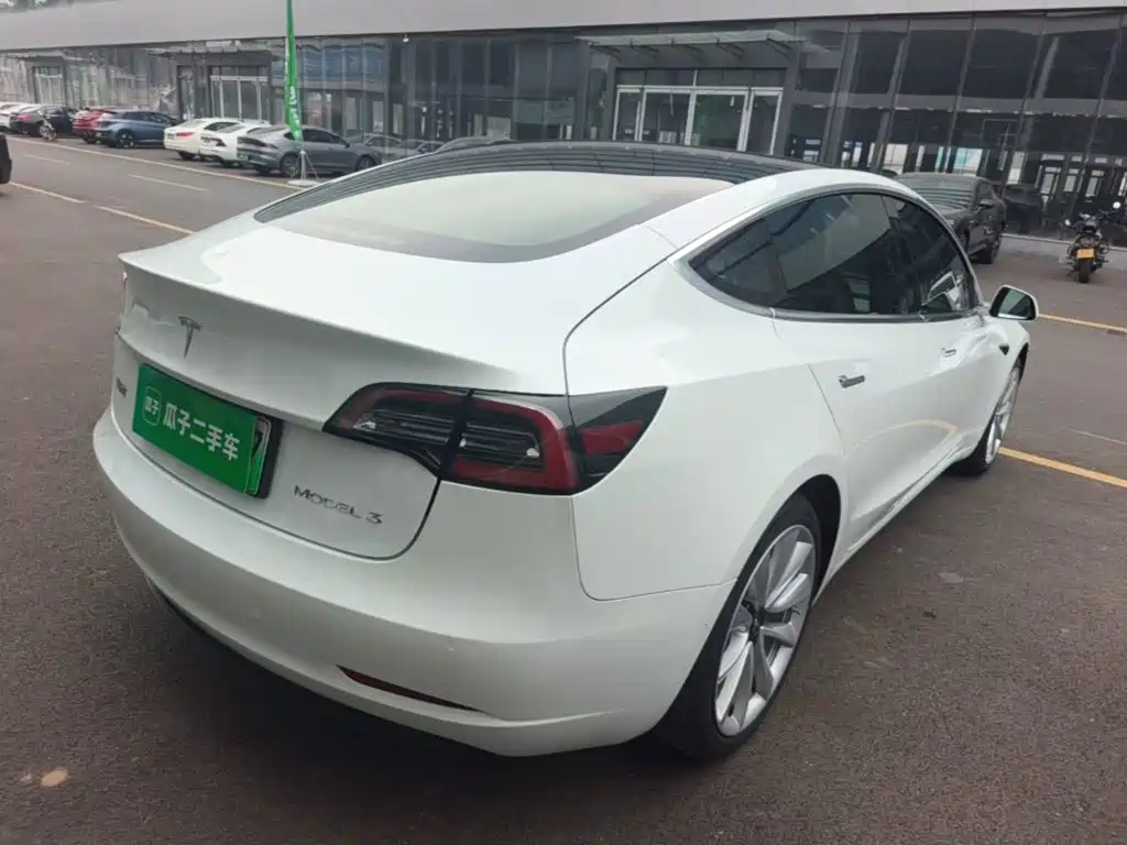 Tesla Model 3 — миниатюра 7